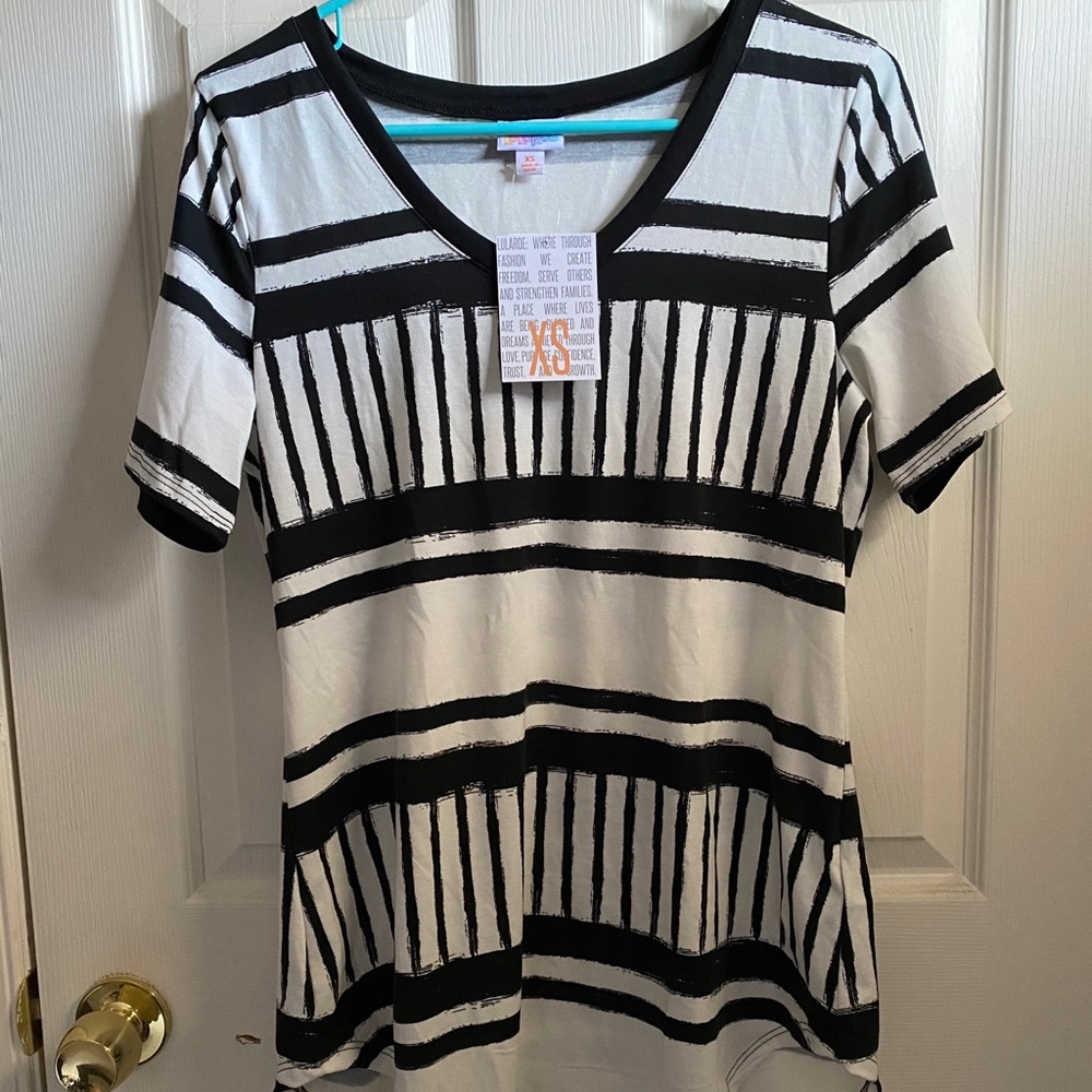 Lularoe Black and White Iris Top